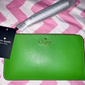 Kate Spade Lucy Medium L-Zip Wristlet NWT